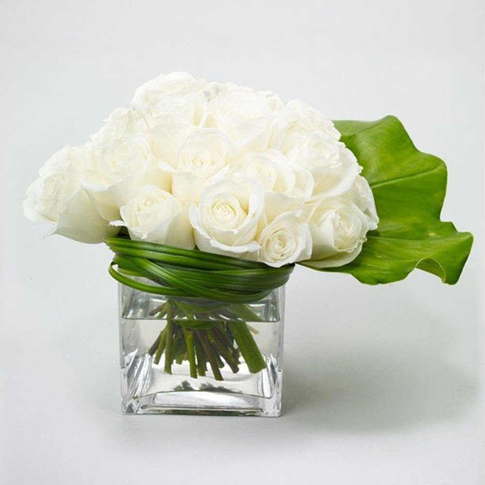15 White Rose With Glass Vase