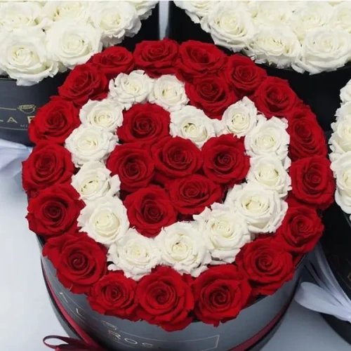 Beautiful White & Red Rose Flowers Box