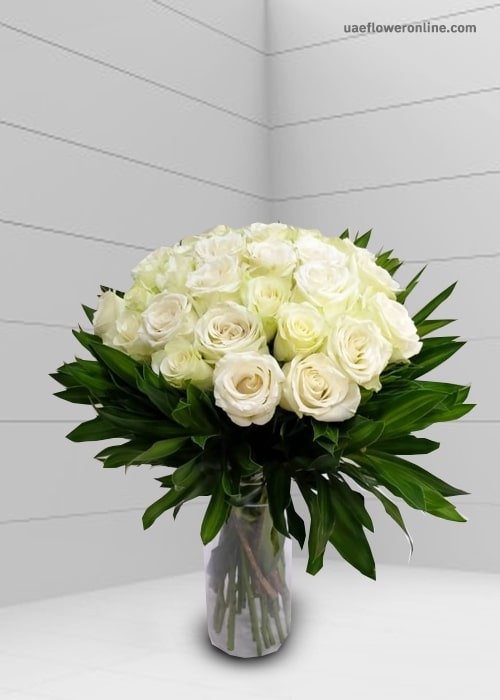 20 Stam White Rose With Green Lives With Glass Vase
