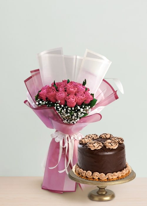 Light Pink Rose Bouquet With Chocolate Cake