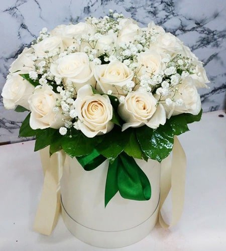 20 Refined White Roses With Flower Box