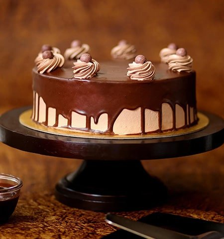 Glazed Chocolate Cream Cake- Half Kg