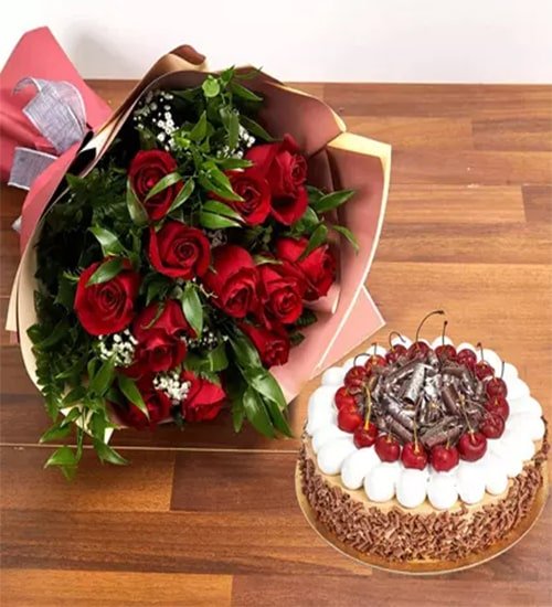 Impressive 12 Red Roses Bouquet With Chocolae Cake