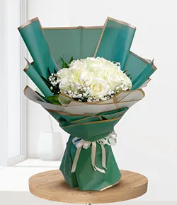 12 WHITE ROSE BOUQUET